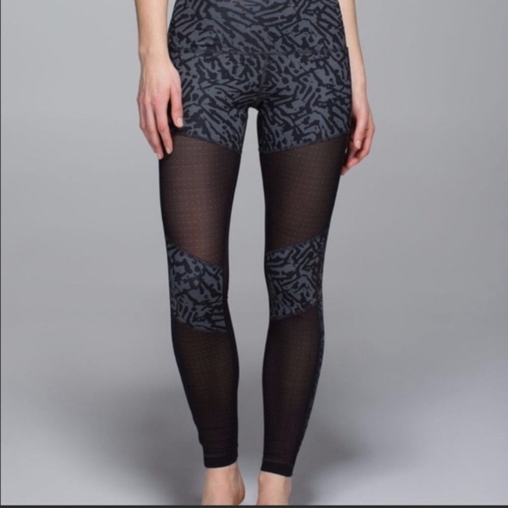 Lululemon Hot to Street Pant Animal Print - Sz 2